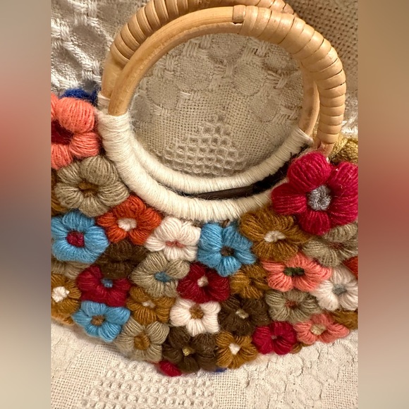 J.P. & MATTIE Multi Color Crotchet / Yarn Flower Purse New - Picture 6 of 13